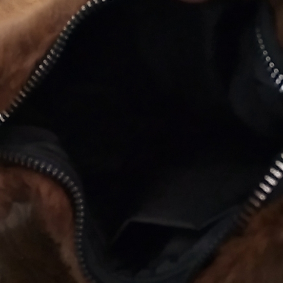 Akira faux fur crossbody purse bag with coin purse NWOT - Picture 4 of 4